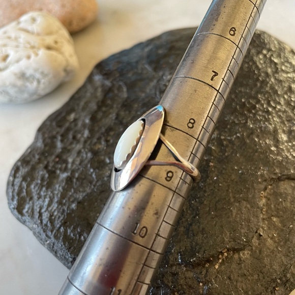 Vintage Navajo Native American Mother Of Pearl Teddy Goodluck Ring - Picture 3 of 7